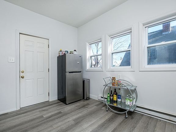 2nd image of 20 Cottage St #3R