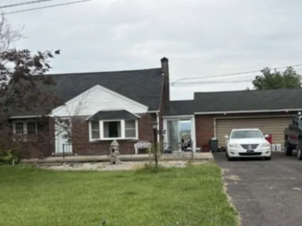889 Crestview Ln, Pottstown, PA 19464