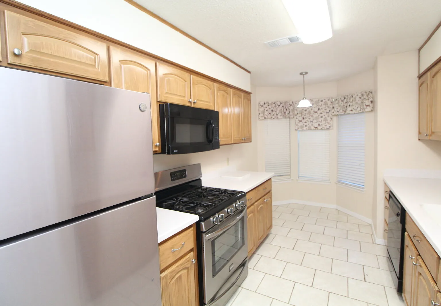 2 bed, 2.0 bath, 1194 sqft, $1,575 — Photo 4