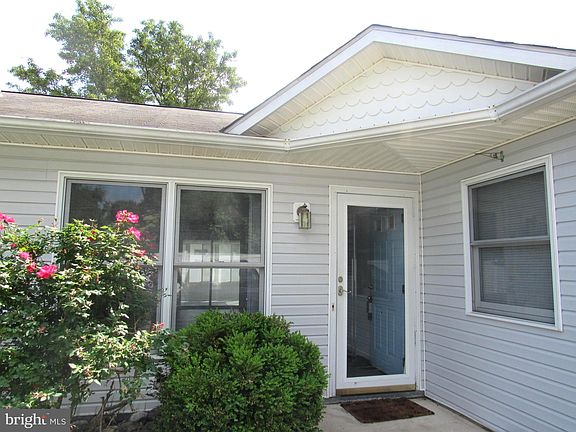 4th image of 249 Magnolia Dr