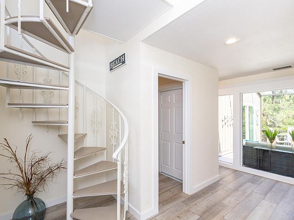 4th image of 9972 Sawgrass Dr E