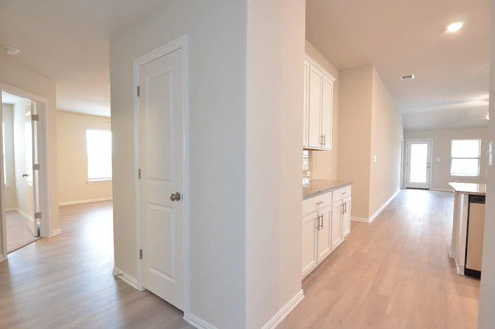 4 bed, 3.0 bath, 2224 sqft, $2,350 — Photo 3