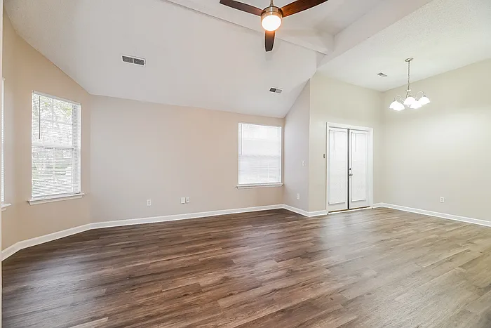 3 bed, 2.0 bath, 1067 sqft, $1,945 — Photo 3