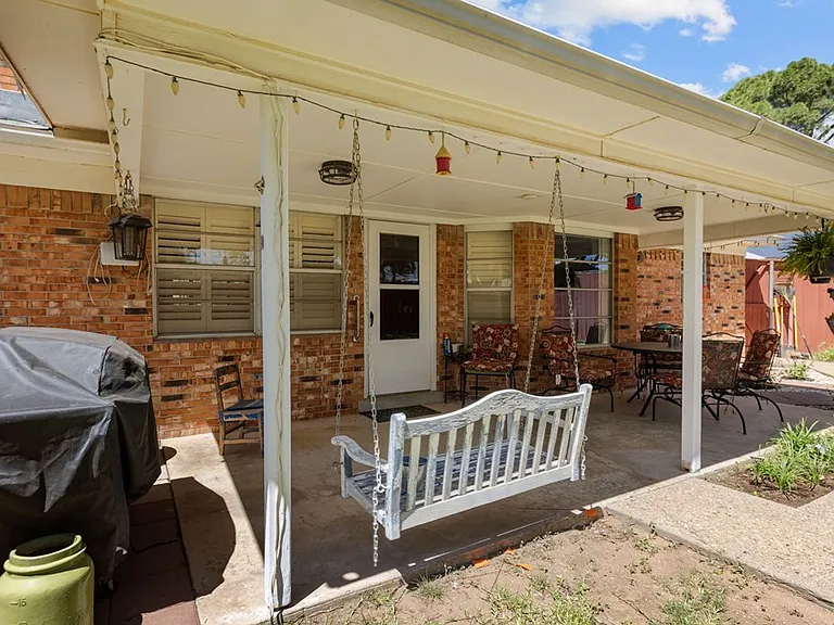 3700 Fairmont Dr — Photo 2