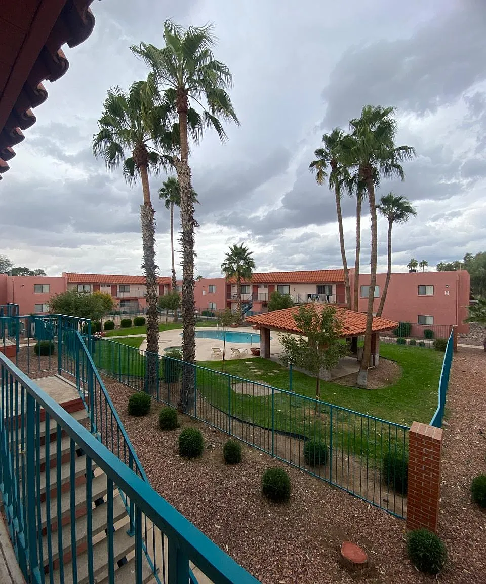 Valencia Gardens — Photo 1