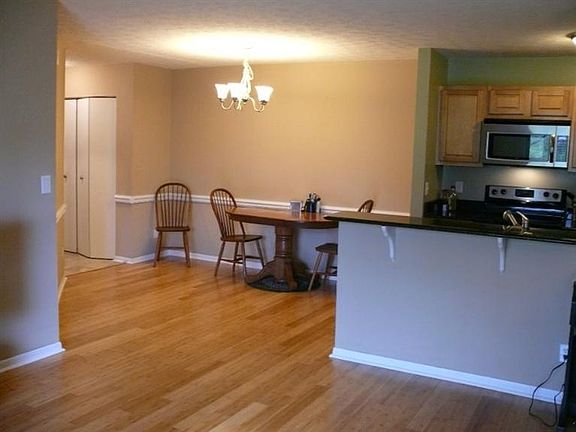 4th image of 5987-2 Meadowcreek Dr #5987
