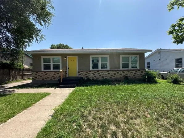 216 Peach Ave, Dumas, TX 79029