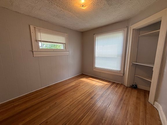 4th image of 4216 Lloyd St #1