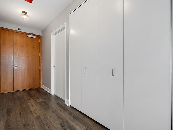 2nd image of 501 N Clinton St APT 606