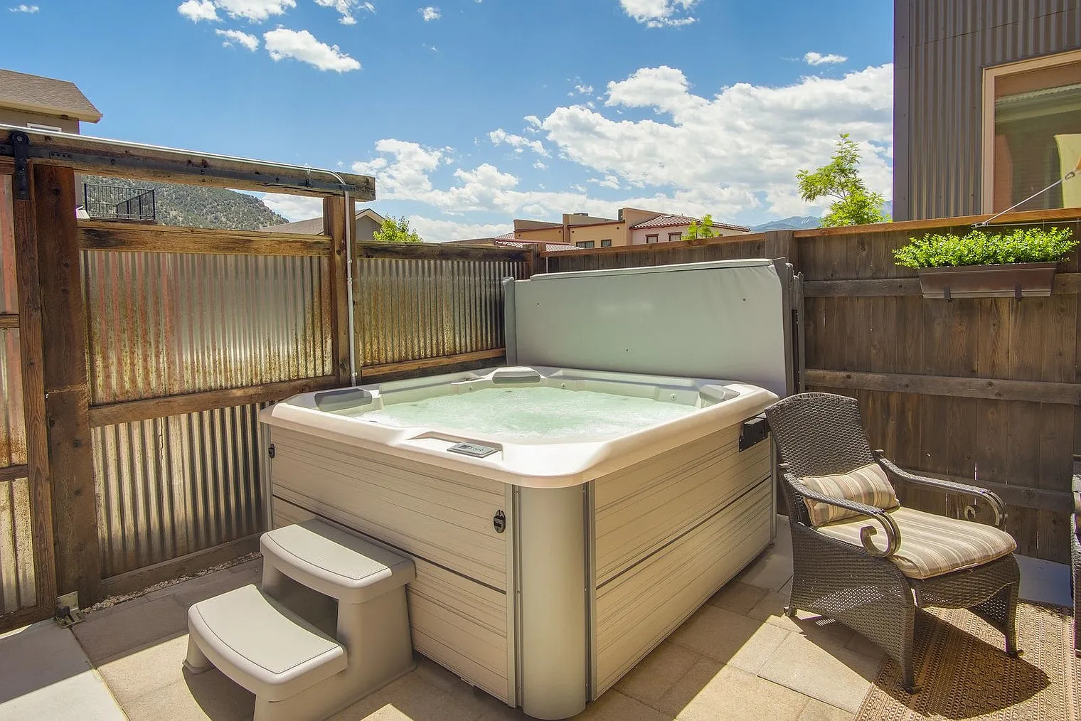 3 bed, 2.0 bath, 1184 sqft, $3,612 — Photo 4