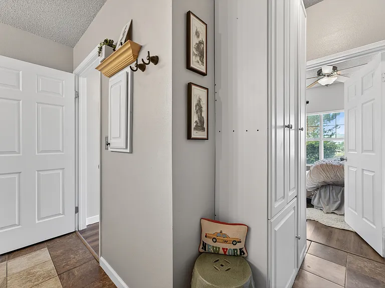 2080 Shamrock Dr — Photo 16