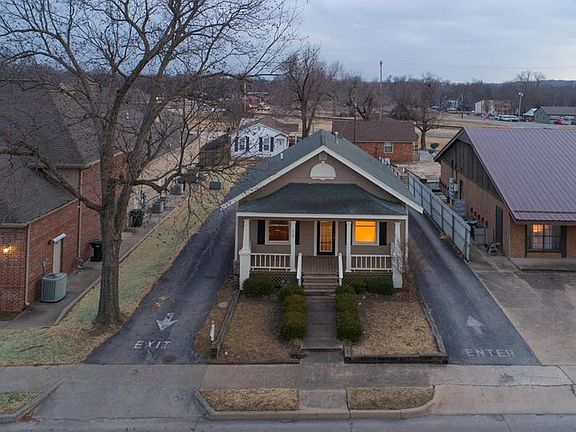 2nd image of 113 E Patti Page Blvd