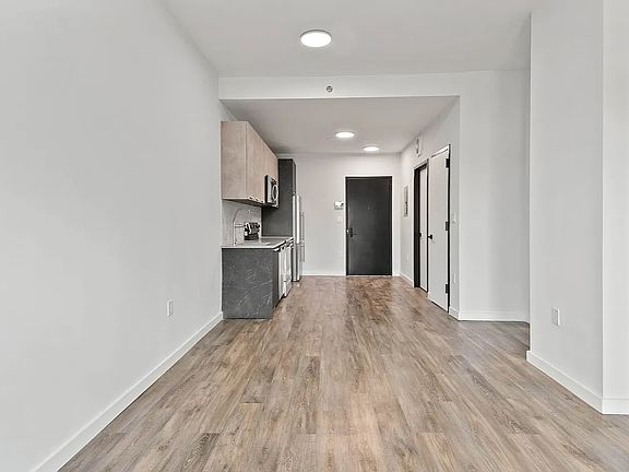 5th image of 2733 E 12th St APT 6I