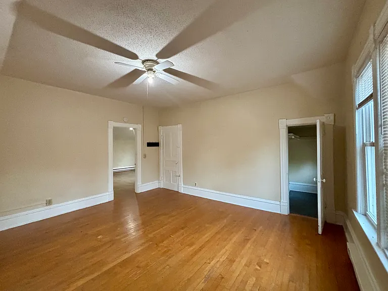 320 Augusta Ave SE #2 — Photo 5