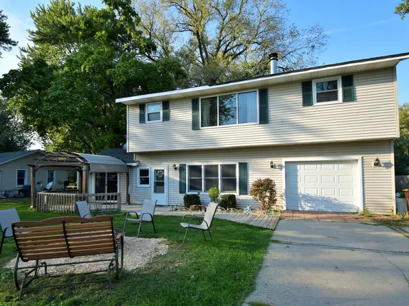 1326 Beach St, Crystal Lake, IL 60014