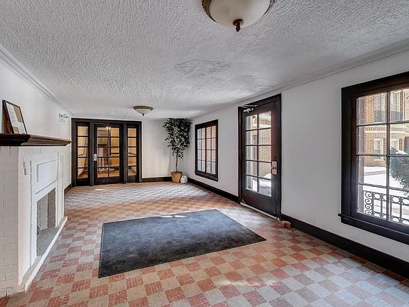 5th image of 1524 W Fargo Ave #3N