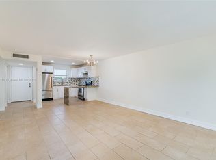 729 Lori Dr APT 401, Palm Springs, FL 33461