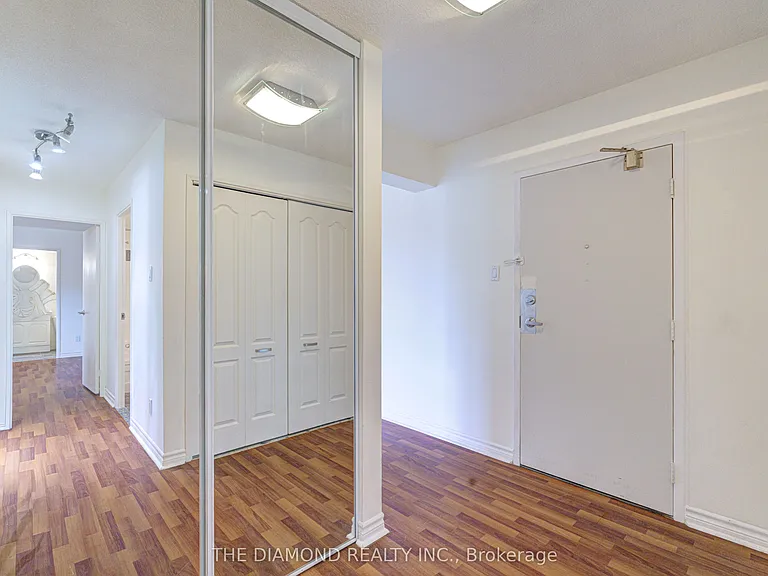 40 Sunrise Ave #301 — Photo 17
