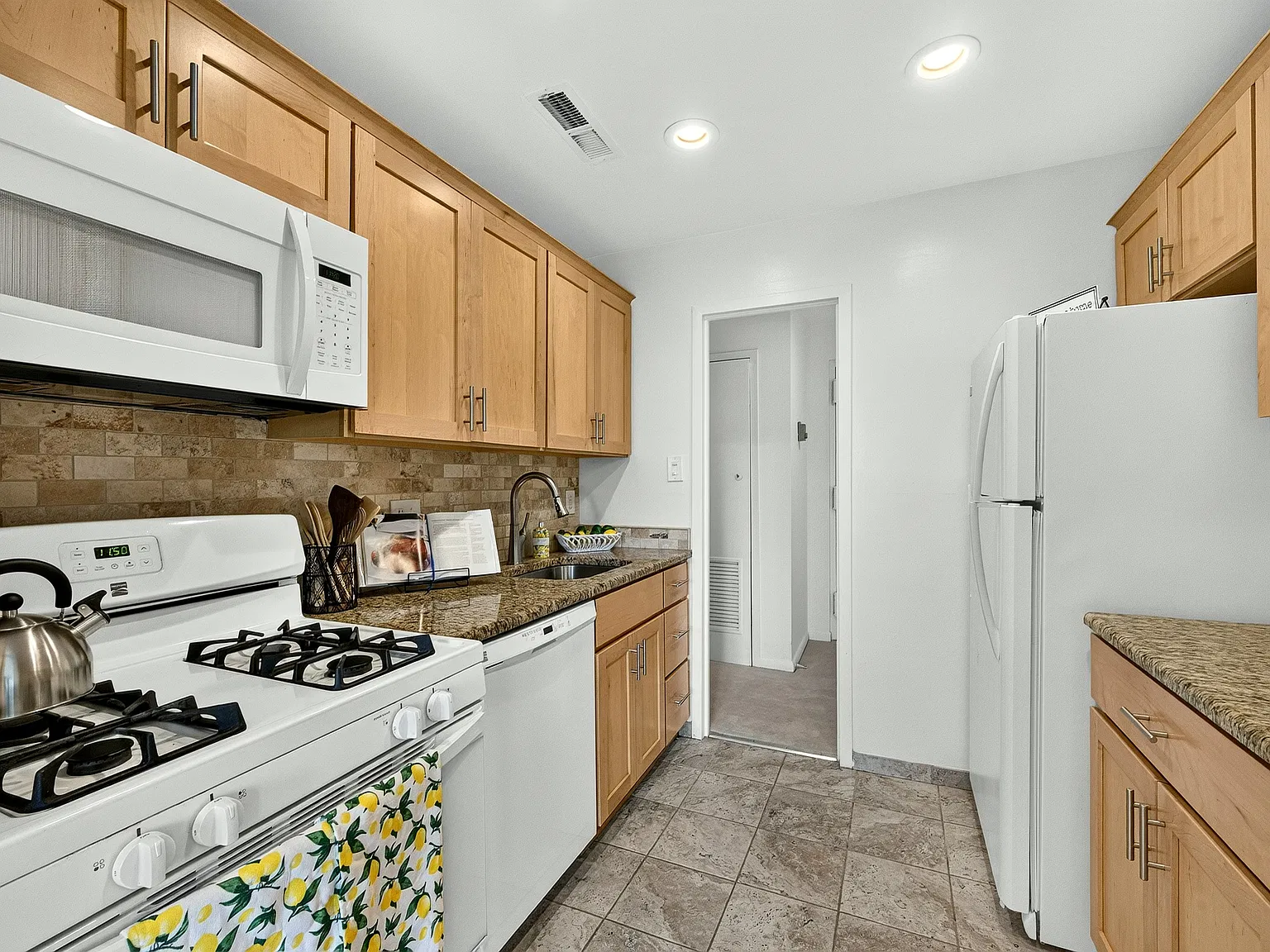1 bed, 785 sqft, $1,900 — Photo 2