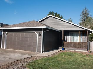 1919 S 8th St, Cottage Grove, OR 97424