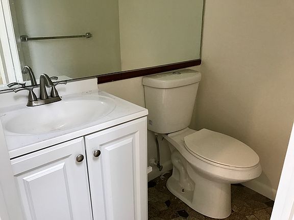 3rd image of 44 Sintsink Dr E APT H