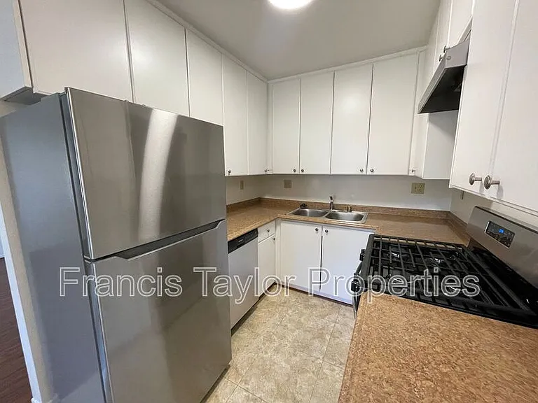 355 Idaho Ave #7 — Photo 6
