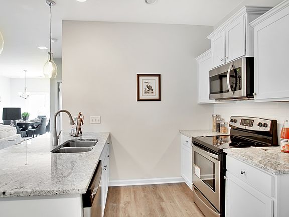Picture of Collins model home, colors and selections may vary.
