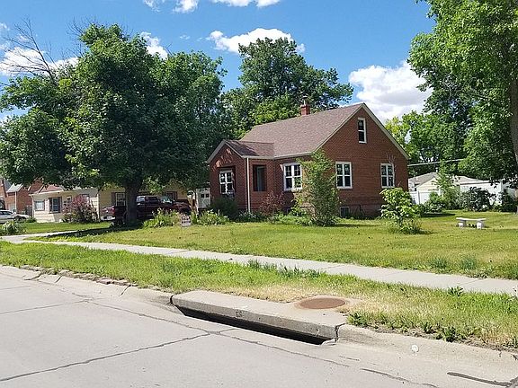 2nd image of 415 E 12th St