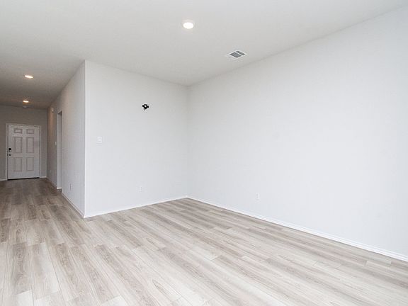 3rd image of 10009 Avendesora Rd
