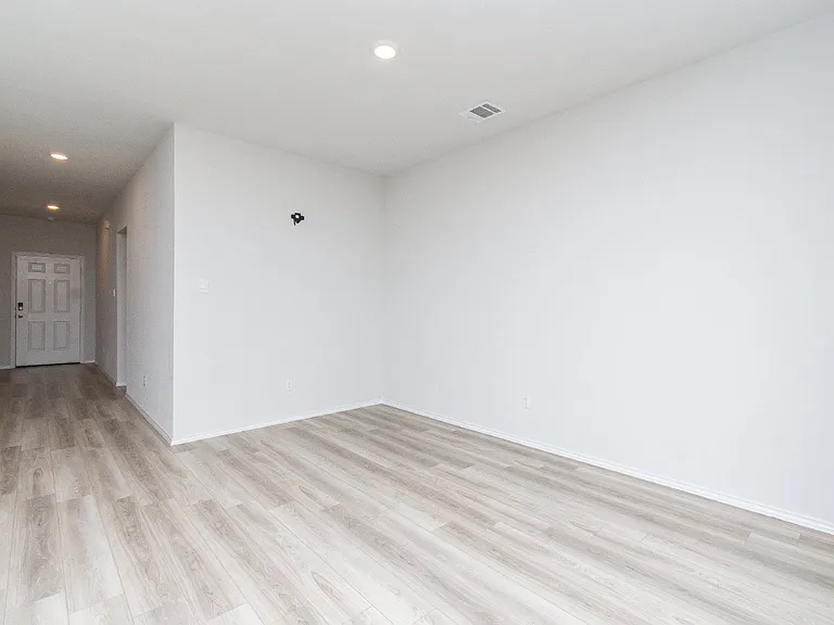 10009 Avendesora Rd — Photo 3