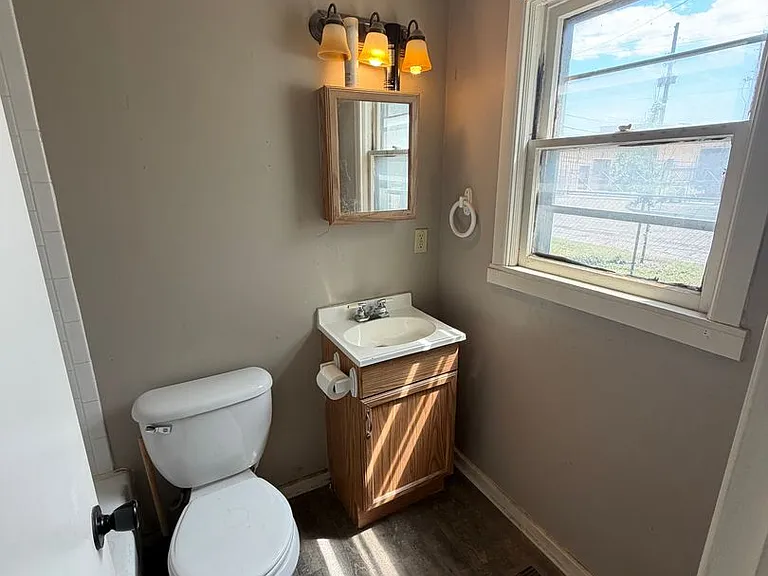 602 N Emporia St — Photo 3