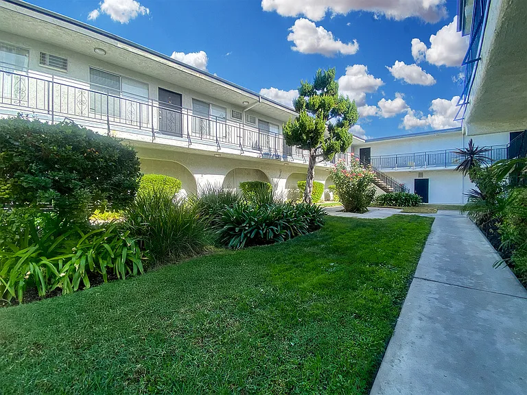 Yarmouth Apartments — Photo 4