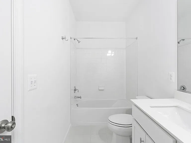 2546 Neabsco Common Pl — Photo 17
