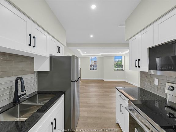 5th image of 3177 Riverside Dr E #305