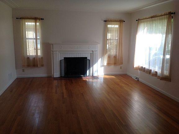 2nd image of 2139 Hall St SE