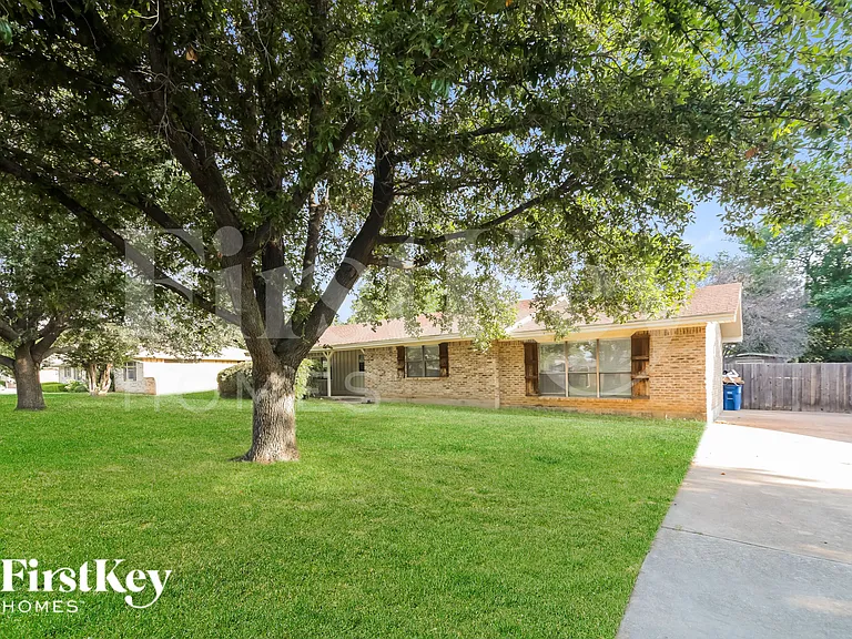 2813 Silvermeadow Ln — Photo 2