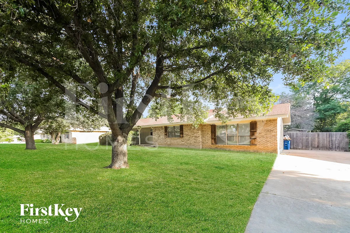 Building Photo - 2813 Silvermeadow Ln