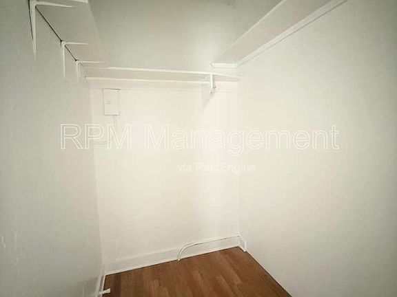 3rd image of 849 S Kenmore Ave Unit 38