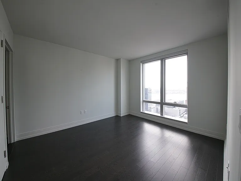 555 10th Ave #36A — Photo 5