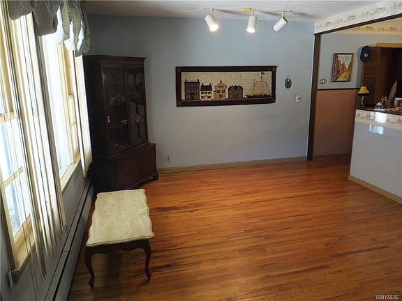 4th image of 83 Roncroff Dr