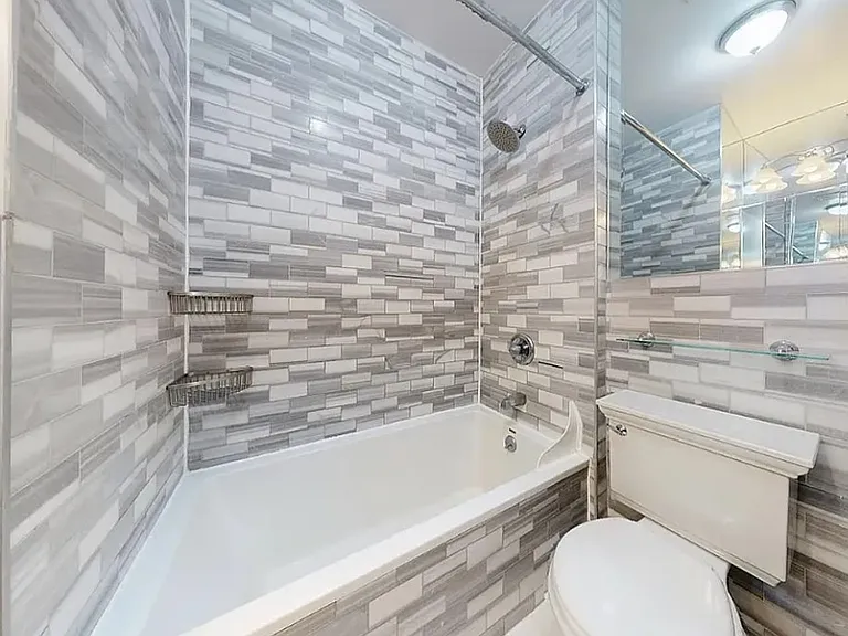 214 E 25th St #1RE — Photo 7