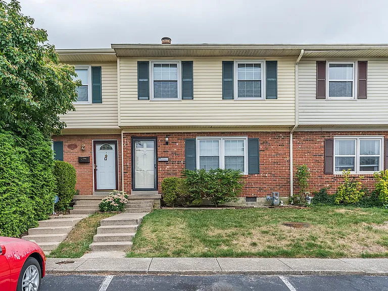 3498 Sutherland Dr — Photo 2