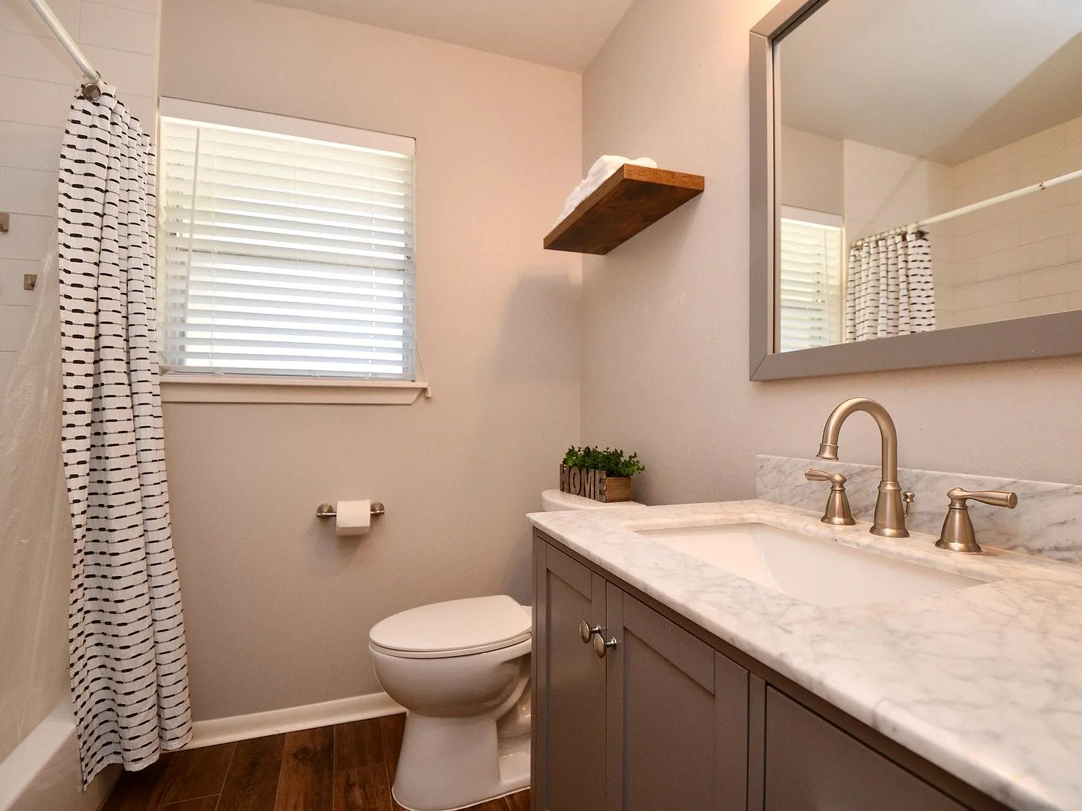 3 bed, 2.0 bath, 1814 sqft, $2,100 — Photo 3