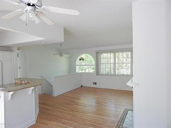 3rd image of 43 Periwinkle Ln