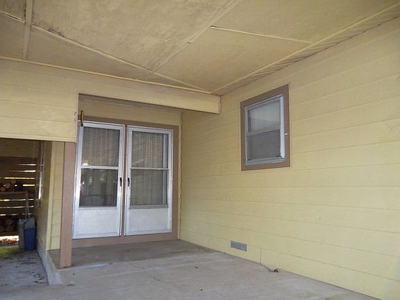 3rd image of 719 E Weinert St