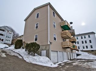 172 Perry Ave APT 2B, Worcester, MA 01610