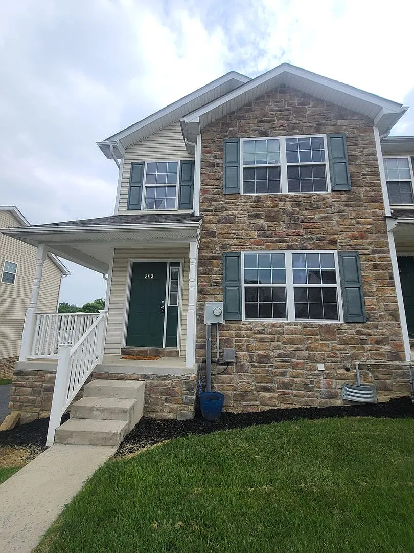 Beautiful End Unit Townhome in Waynesboro, PA — Photo 2