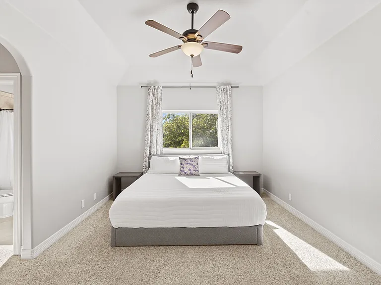 Upstairs Bedroom - King