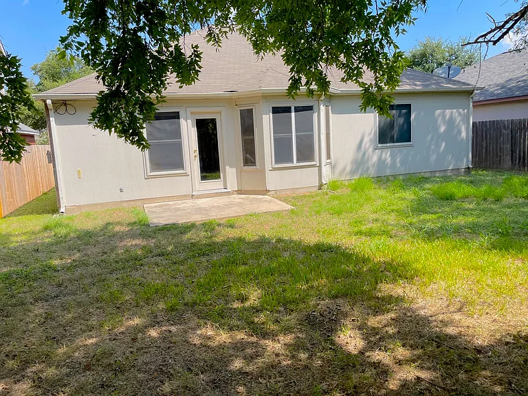 218 Sunshadow Dr — Photo 10