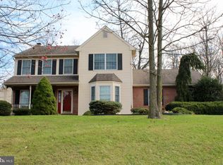 401 Spyglass Hill Rd, Bath, PA 18014